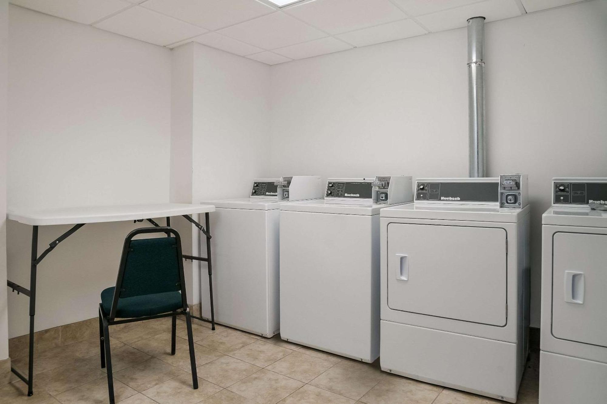 Quality Inn & Suites Сагино Экстерьер фото