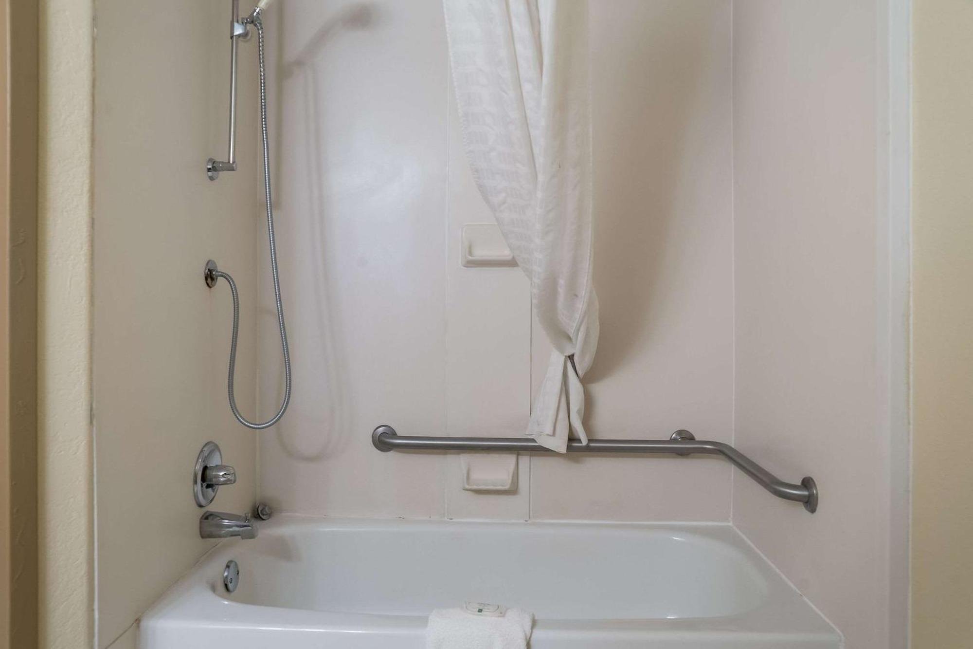 Quality Inn & Suites Сагино Экстерьер фото