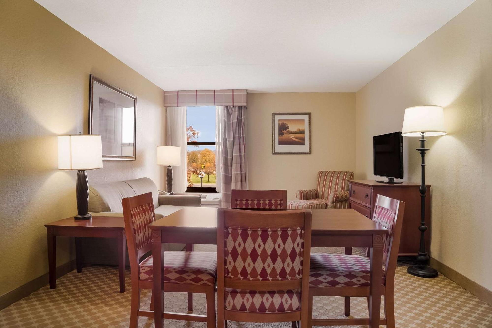 Quality Inn & Suites Сагино Экстерьер фото
