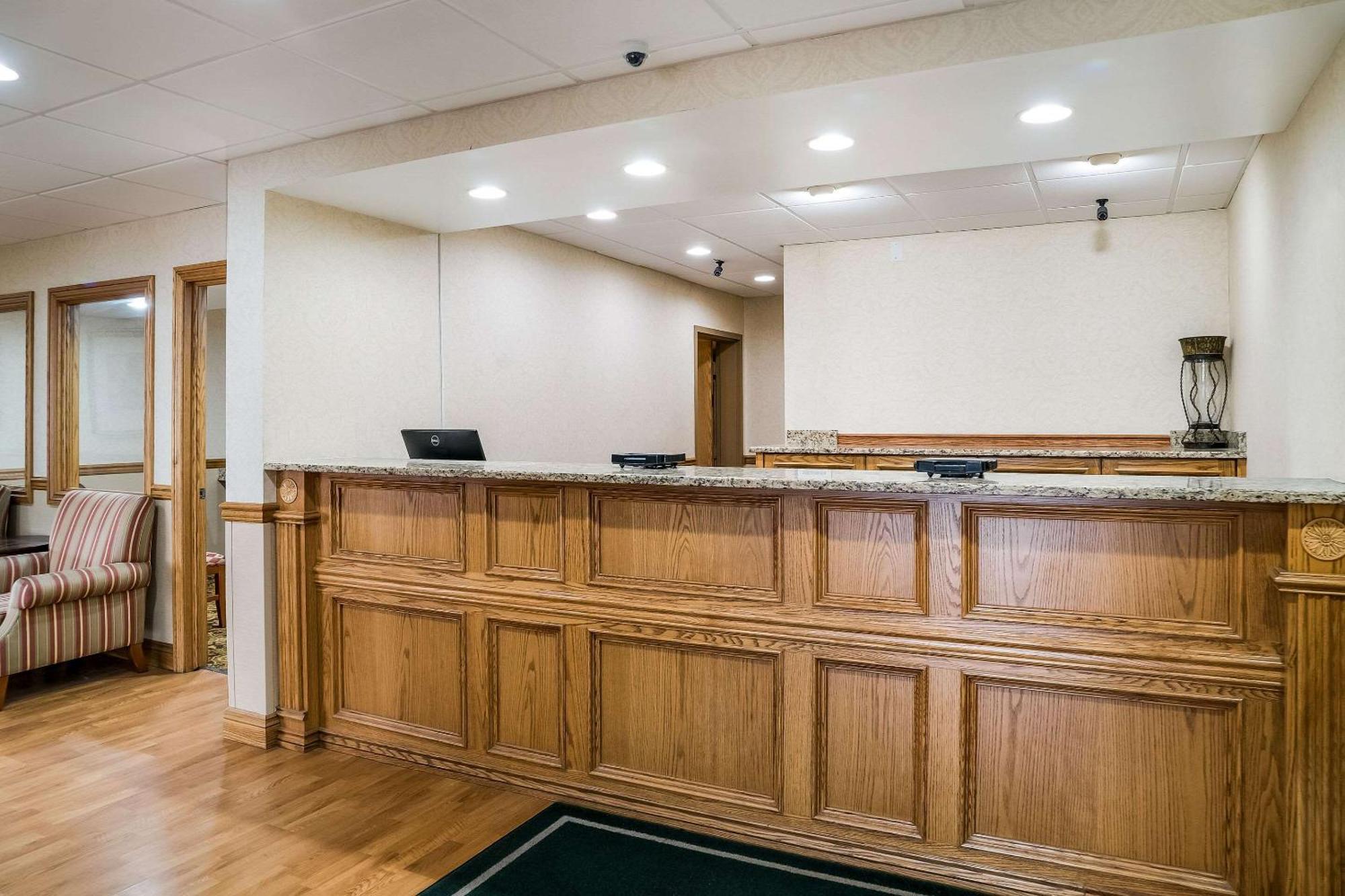 Quality Inn & Suites Сагино Экстерьер фото