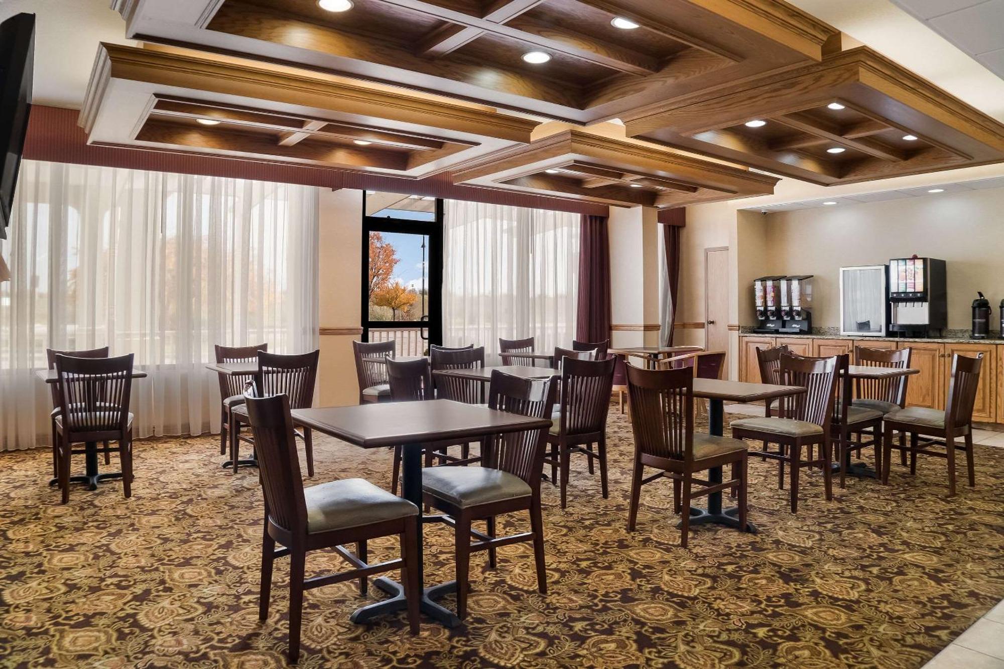 Quality Inn & Suites Сагино Экстерьер фото