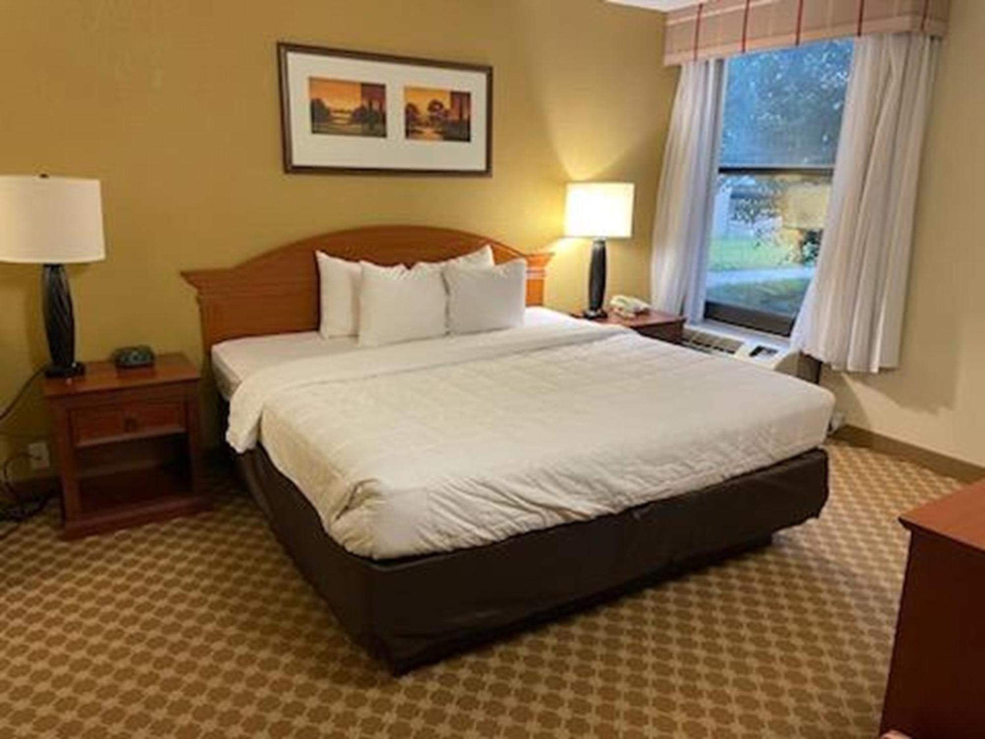 Quality Inn & Suites Сагино Экстерьер фото