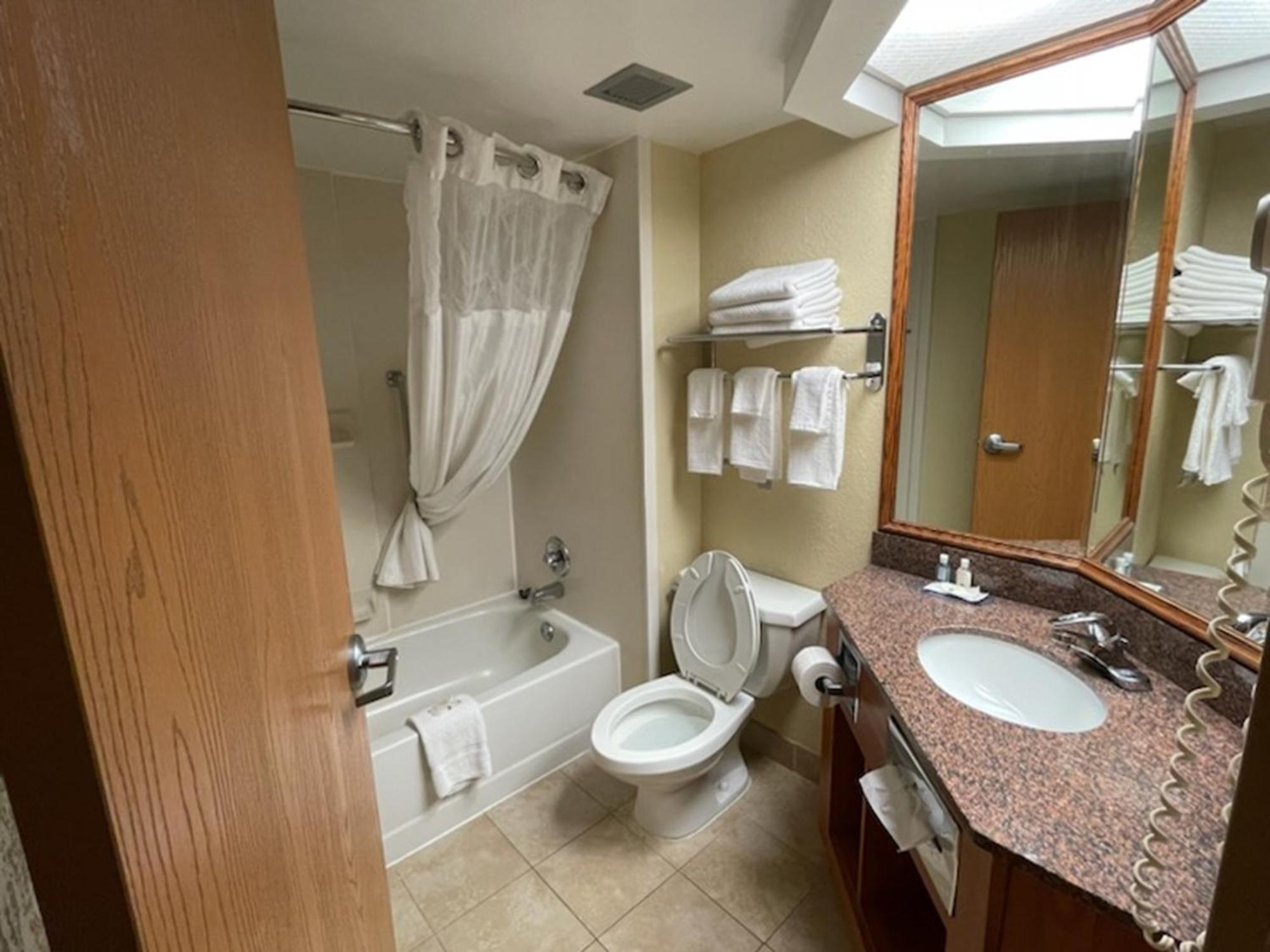 Quality Inn & Suites Сагино Экстерьер фото