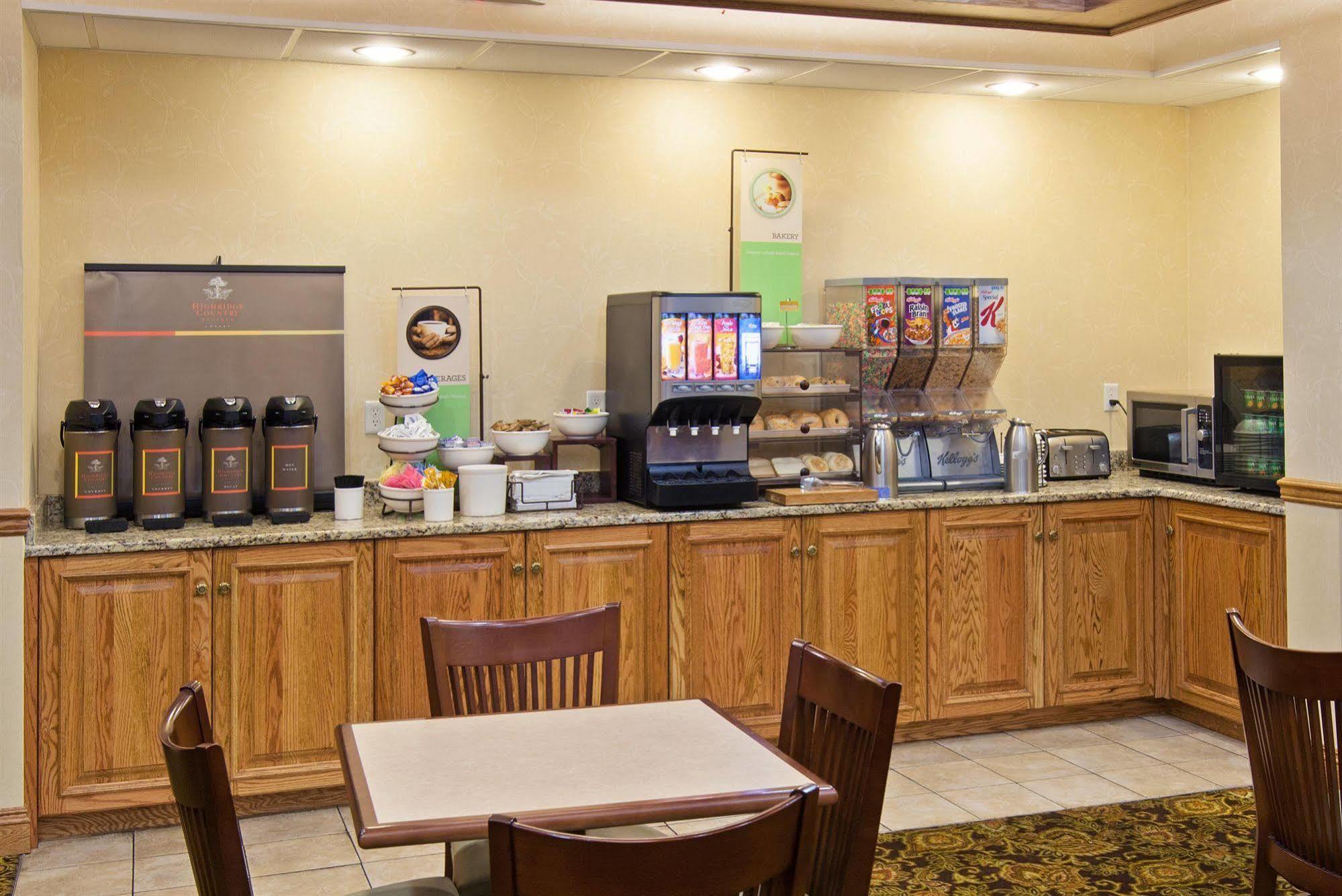 Quality Inn & Suites Сагино Ресторан фото